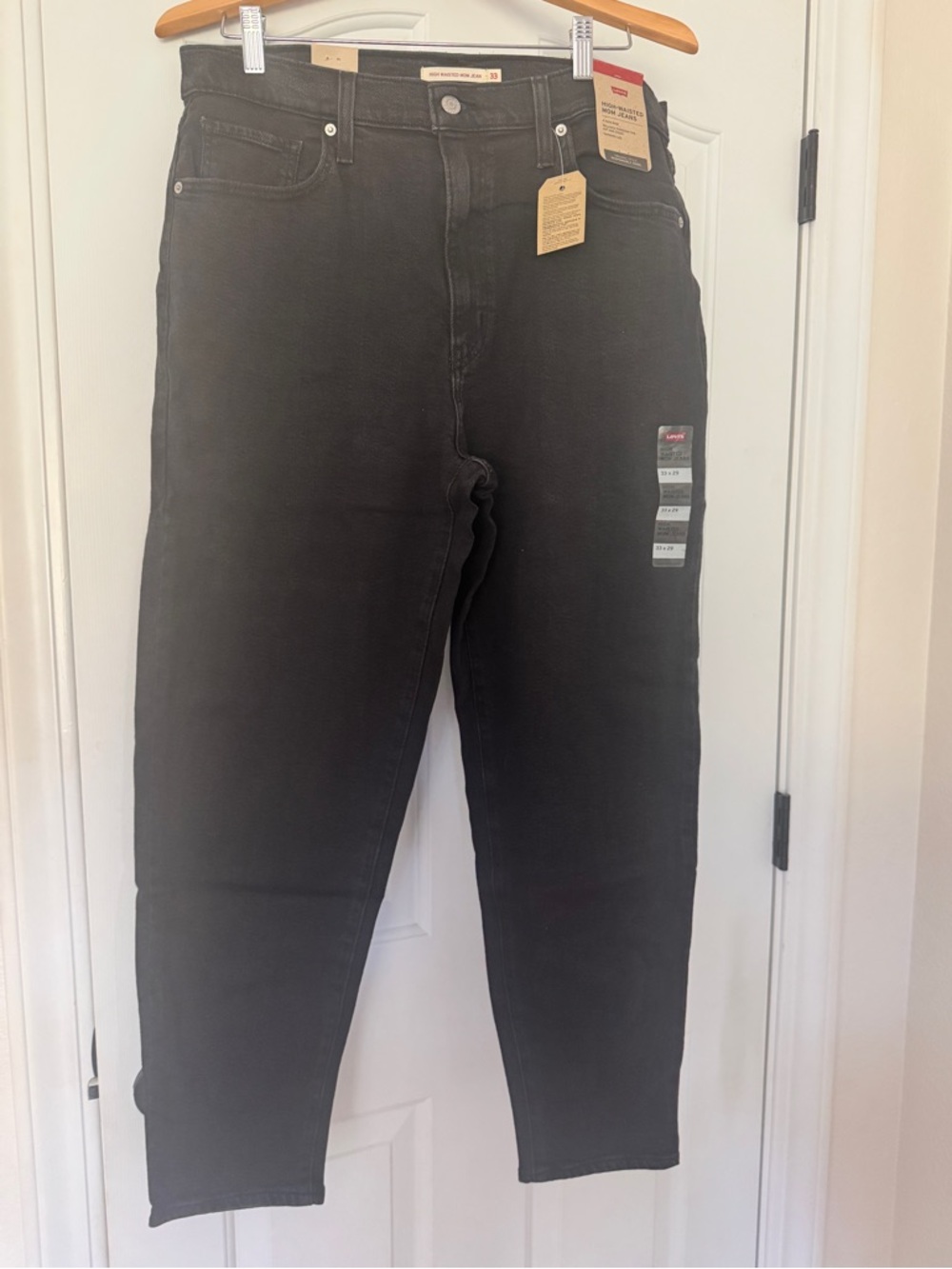 Levi's Black Wash/Dark Gray Women's 90s High Rise Mom Jeans